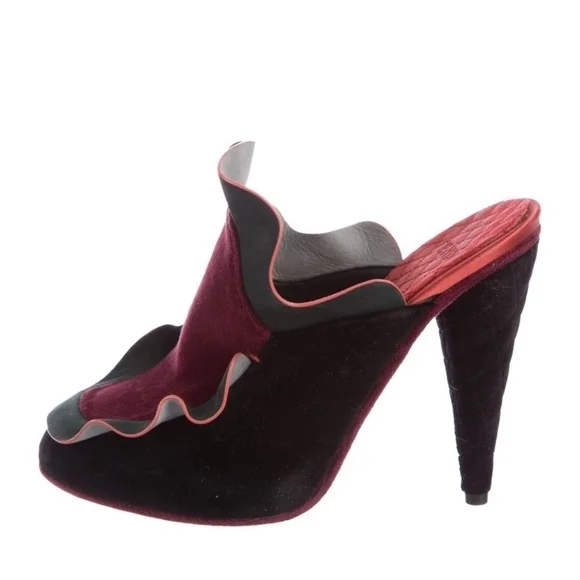 Fendi Black and Burgundy Suede Ruffle Mules - Picture 8 of 15
